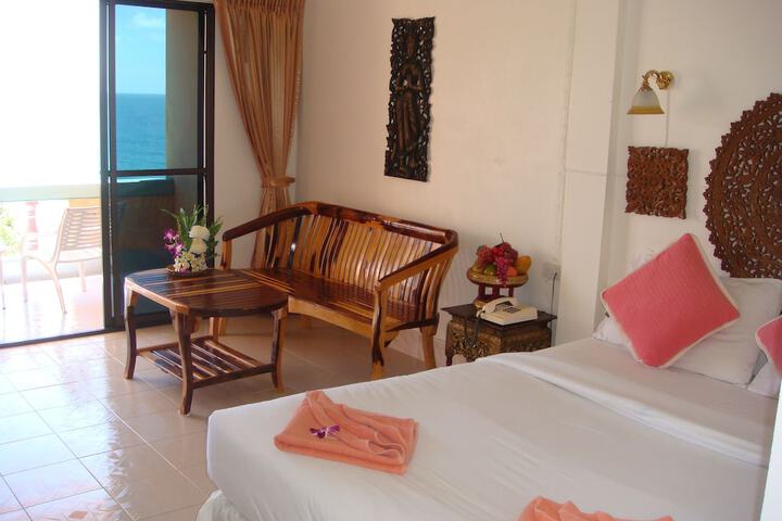 Room 6 of 75