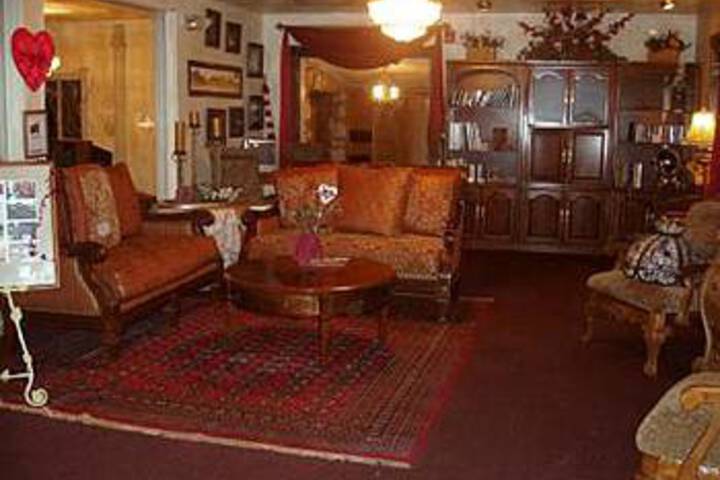 Lounge 50 of 63
