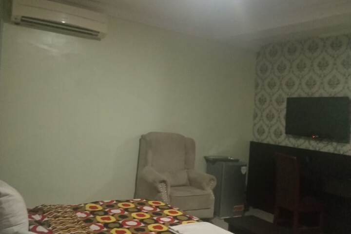Room 4 of 17