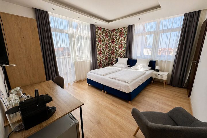 Room 16 of 118