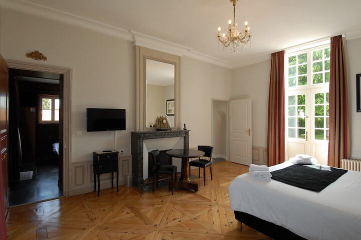 Room 4 of 75