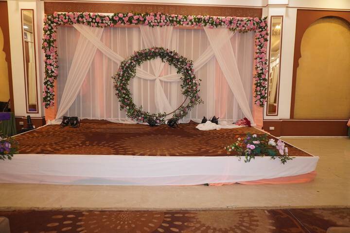 Ballroom/Hall 52 of 77
