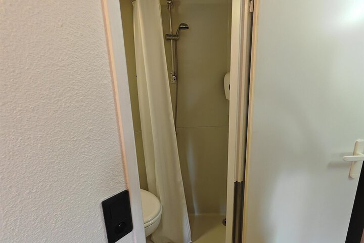 Room 34 of 50