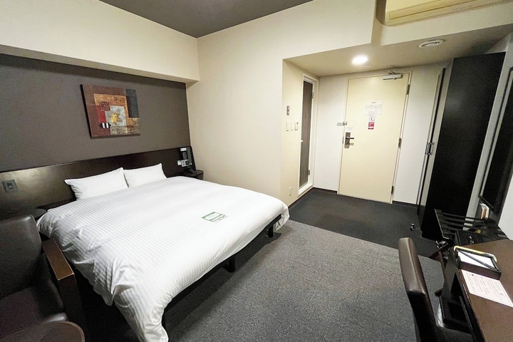 Room 5 of 28