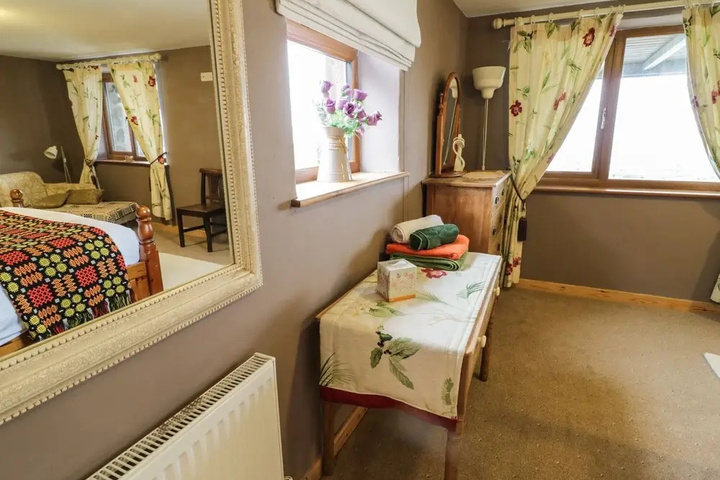 Room 4 of 25