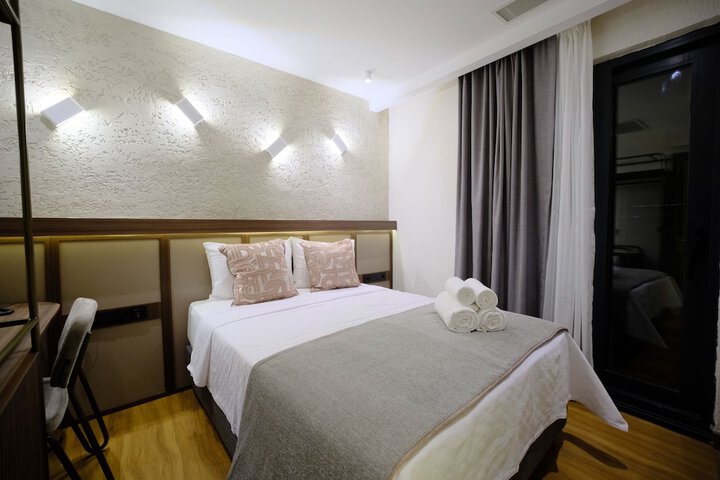 Room 4 of 83