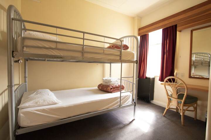 Room 17 of 40