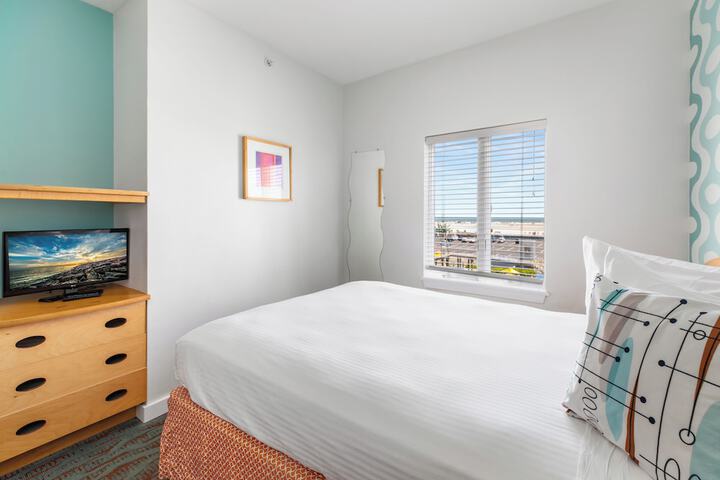 Room 12 of 37