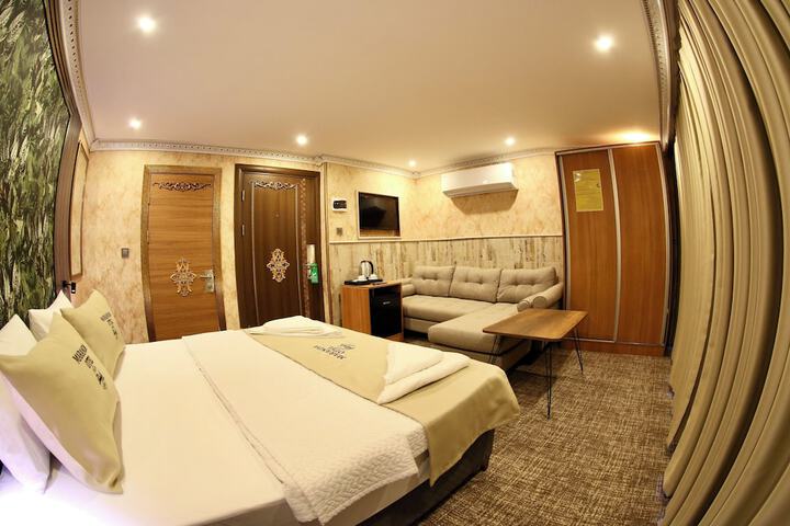 Room 35 of 170