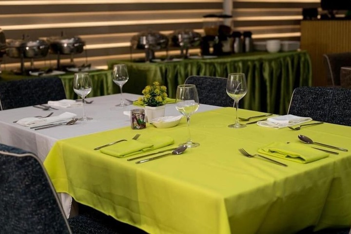 Dining 13 of 28