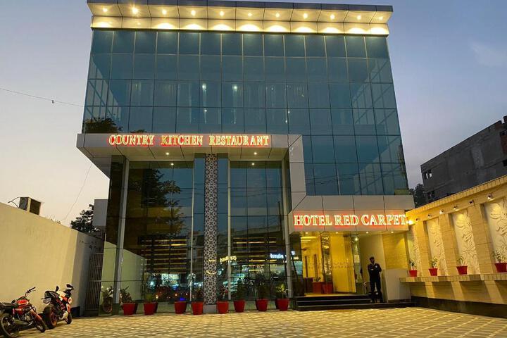 Hotel Sahibs Red Carpet