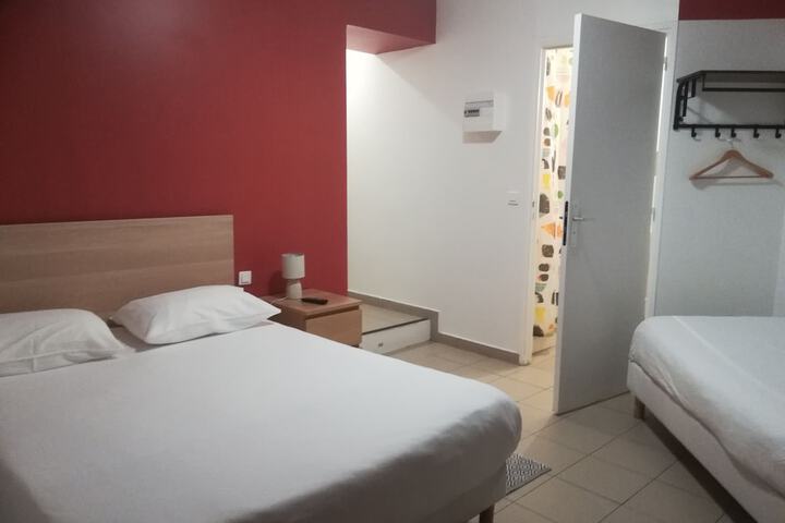 Room 9 of 27