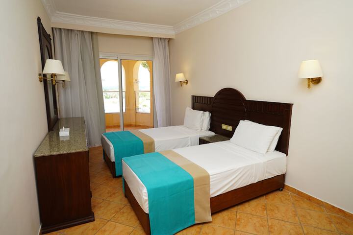 Room 16 of 110