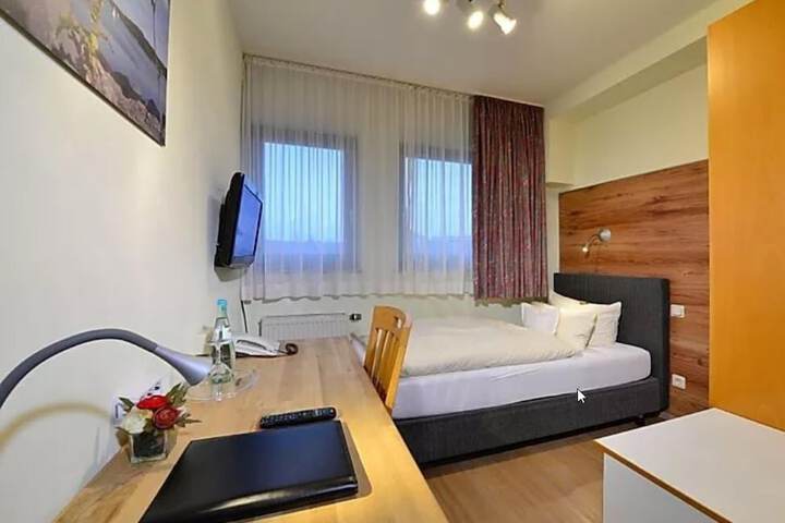 Room 3 of 39