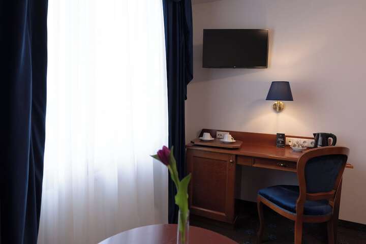 Room 52 of 77