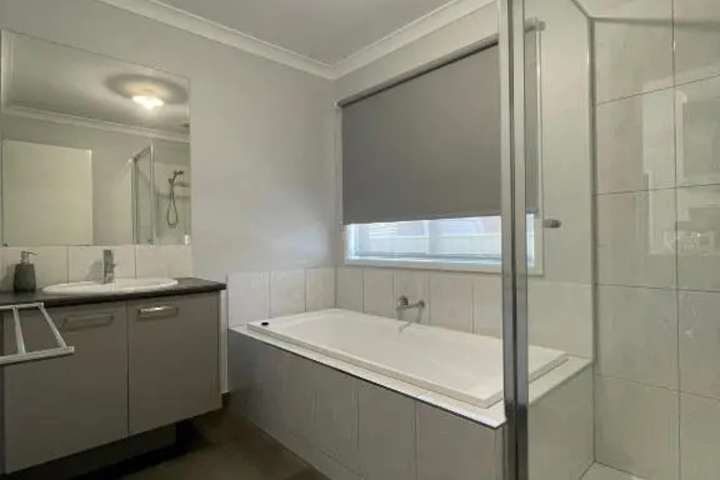 Room 6 of 11