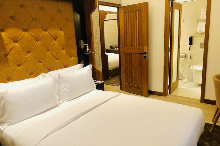 Room 10 of 50