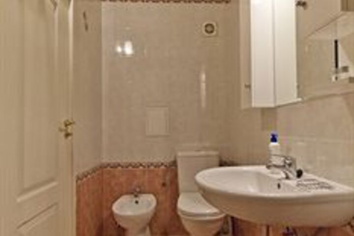 Room 7 of 27