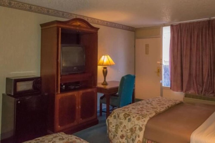 Room 10 of 27