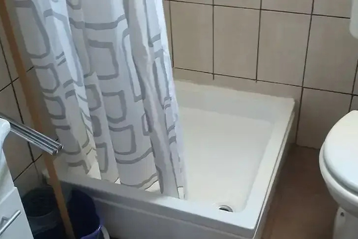 Room 6 of 6