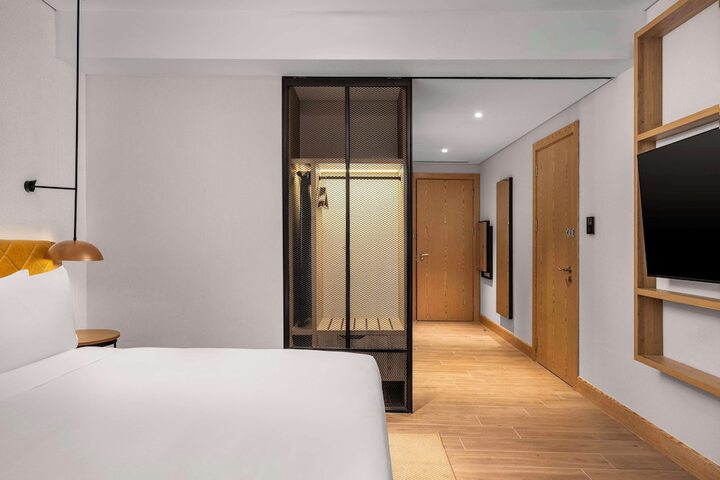 Room 19 of 62