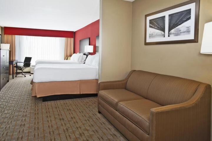 2 Queen Beds (3 of 7)