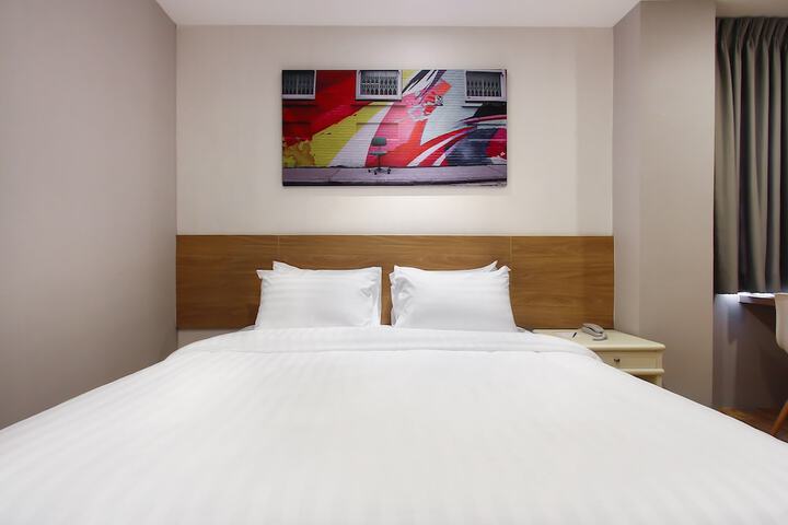 Room 25 of 69