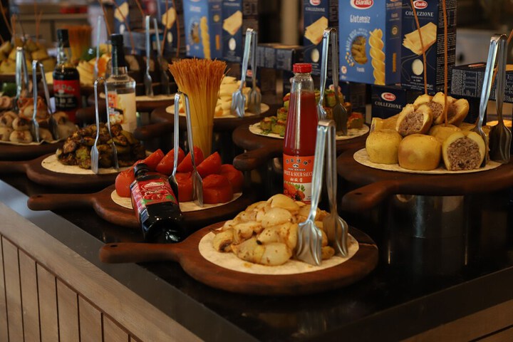 Dining 103 of 159