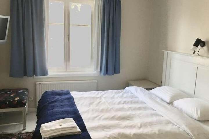 Room 9 of 43
