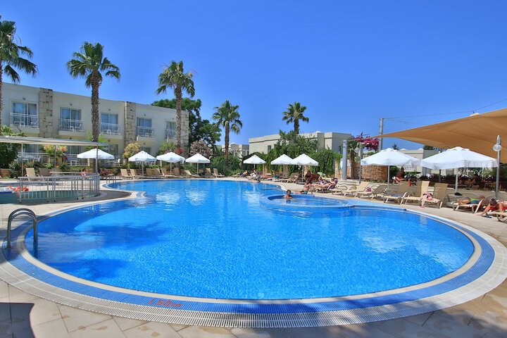 Hotel Pool
