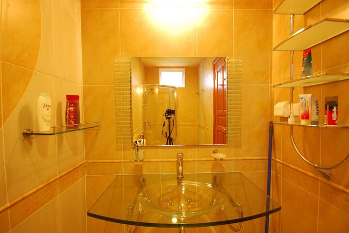 Room 5 of 17
