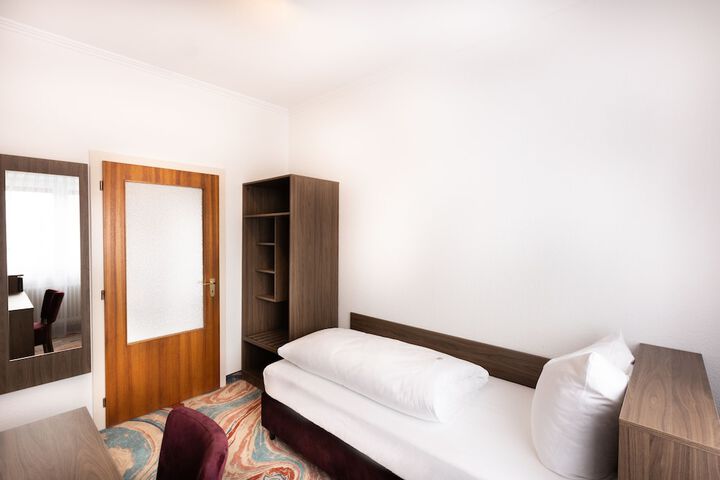 Room 9 of 84