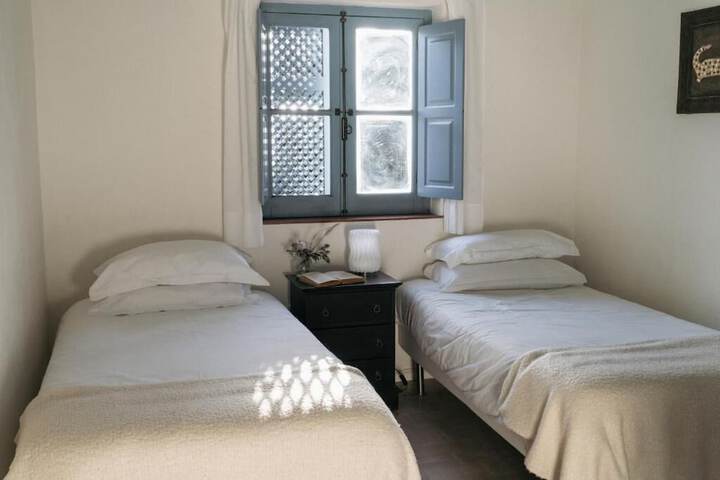 Room 6 of 80