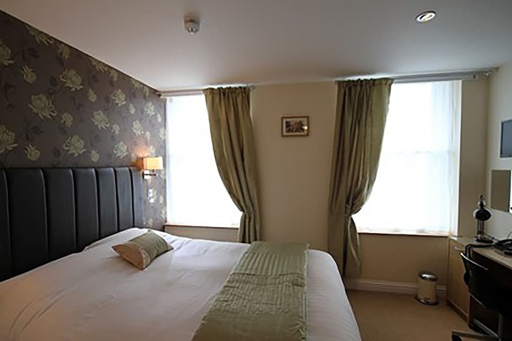 Room 8 of 35