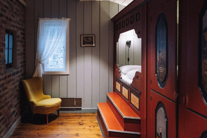 Room 32 of 95