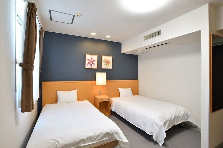 Room 3 of 16