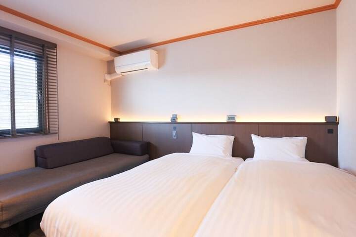 Room 9 of 45