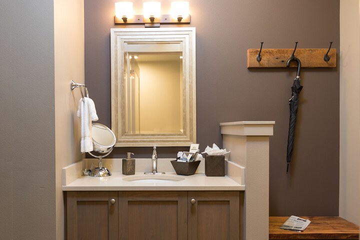 Bathroom sink