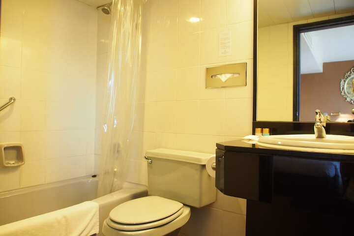 Room 115 of 117