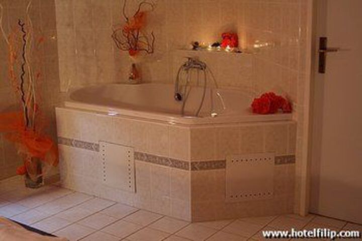 Hot Tub 22 of 28