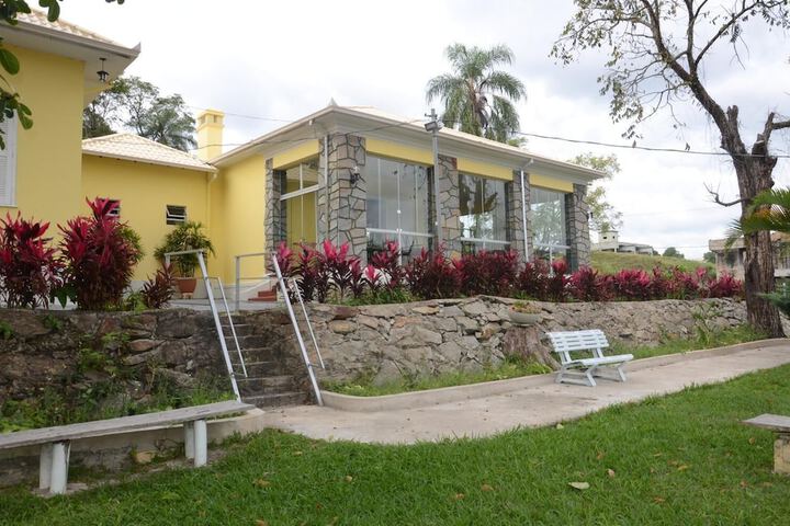 Hotel Exterior 25 of 42