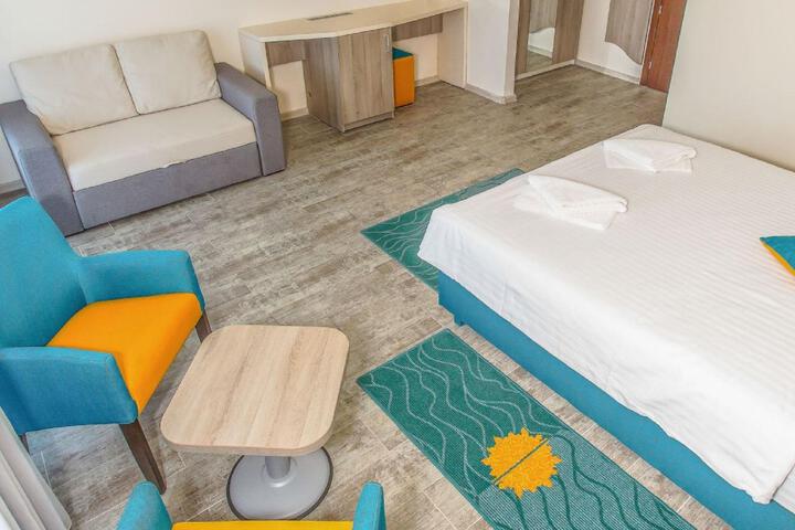 Room 28 of 33