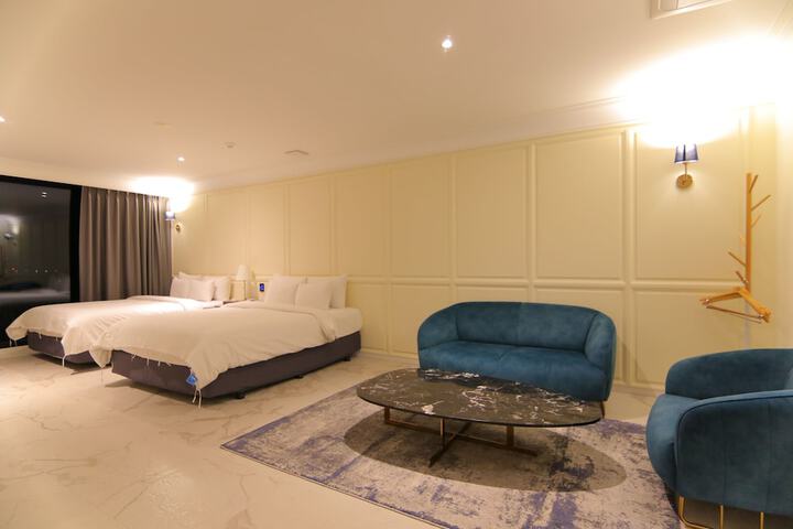 Room 92 of 190