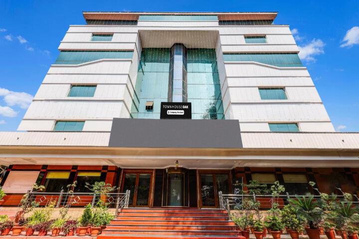 Townhouse OAK Vibe Vacation Hotels