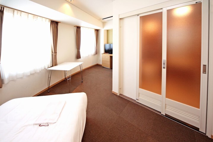 Room 9 of 40