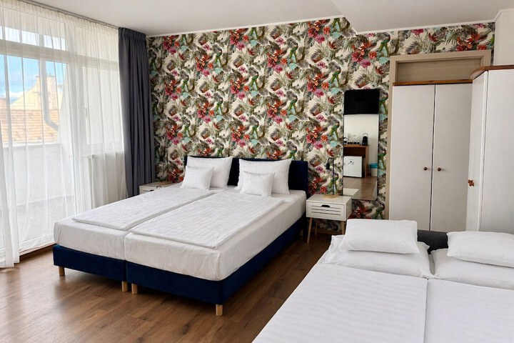Room 44 of 118