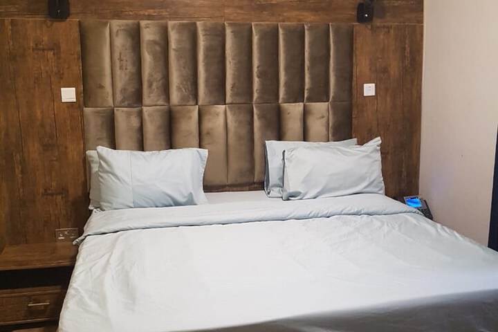 Room 18 of 31