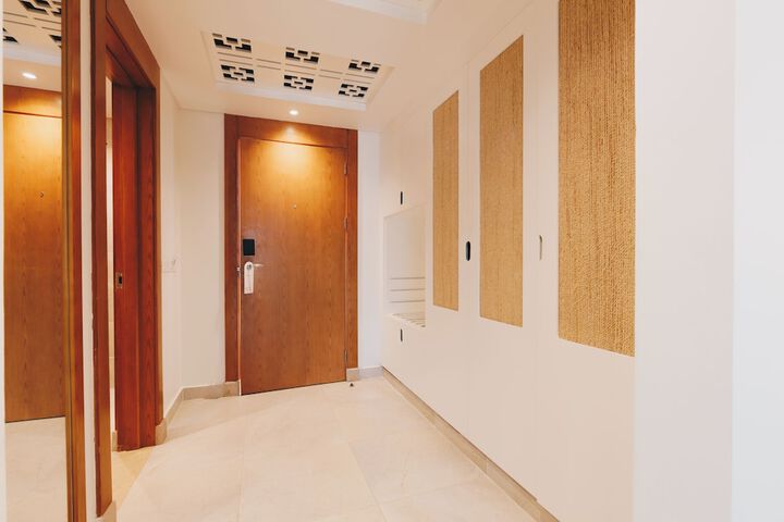 Room 4 of 163