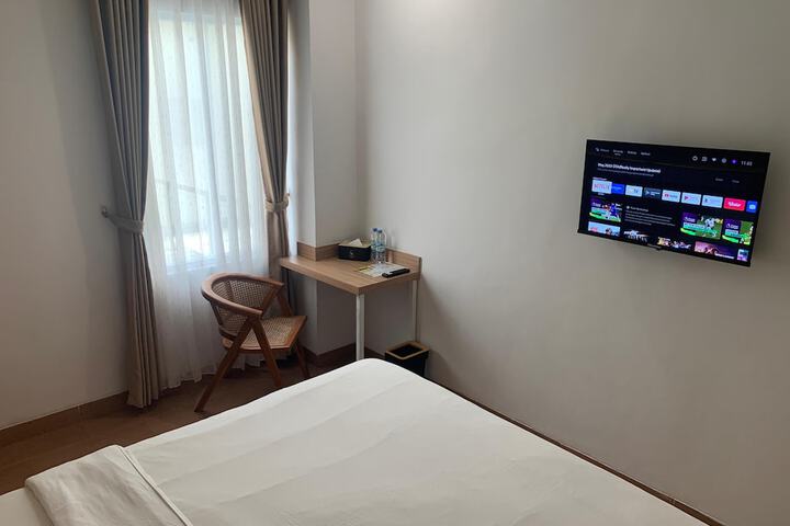 Room 9 of 13