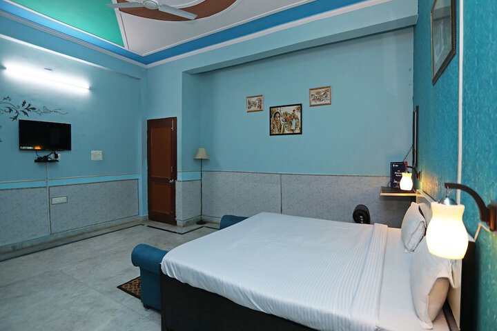 Room 8 of 22